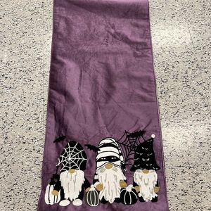 Gnome table runner